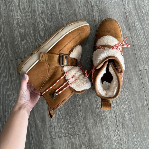 UGG Chestnut Classic Weather Hiker Boots 9 - Picture 5 of 15